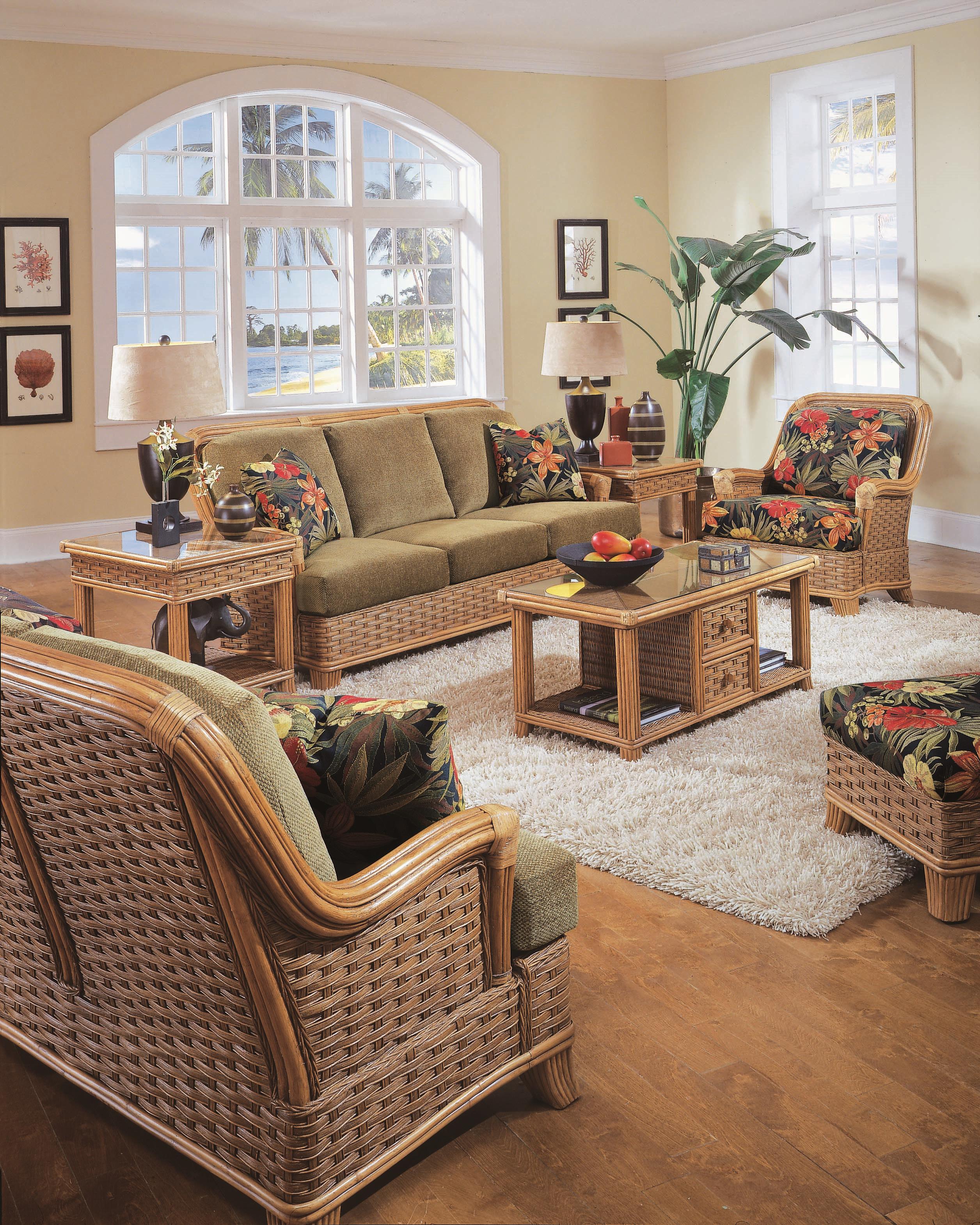 Braxton Culler Somerset 953071 Tropical End Table with Lower Display